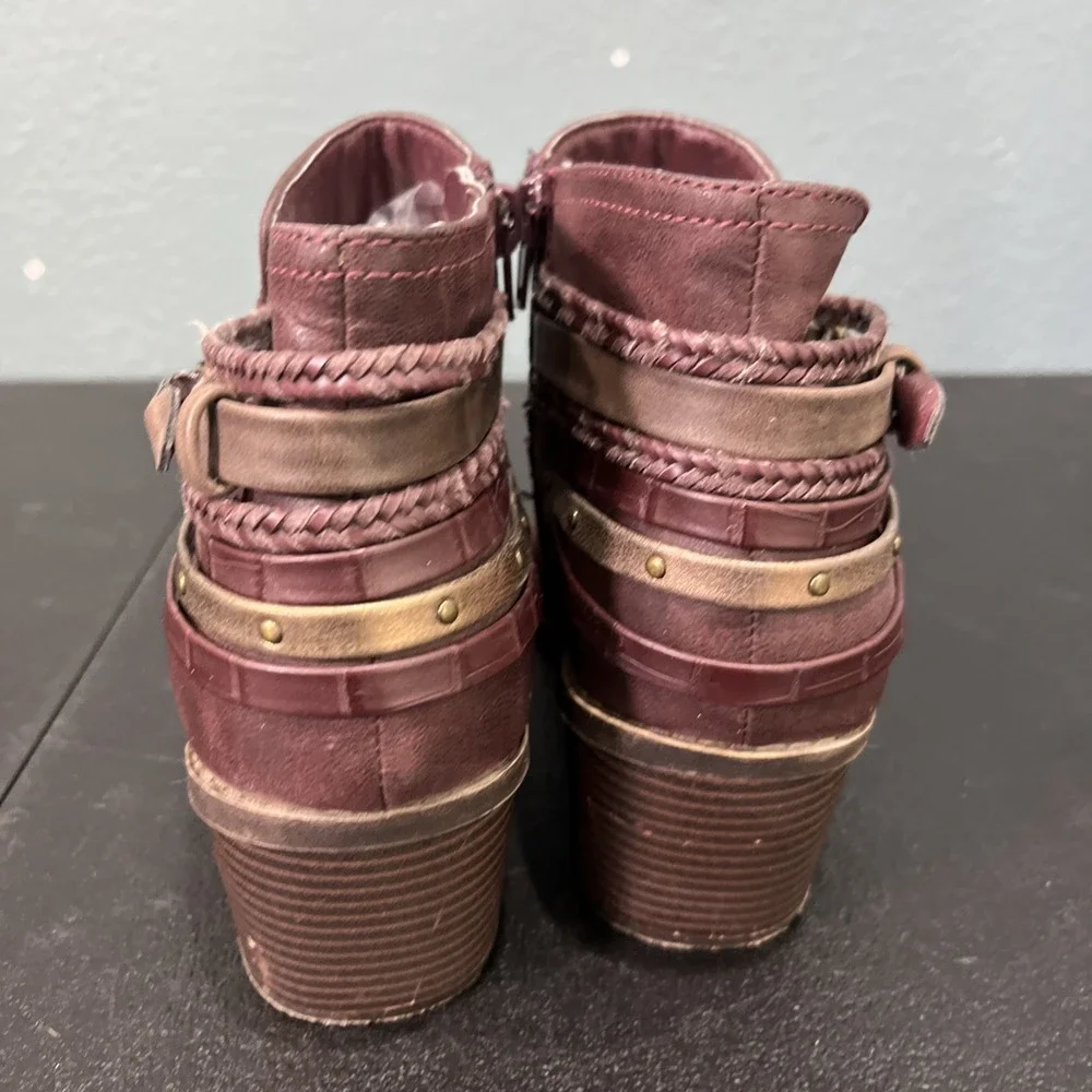Maurices Womens Sz 8.5‎ Ankle Boots Brown Red Point Toe Western Braided Strap